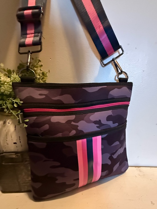 HAUTE SHORE Handbags - Haute Shore Black Neoprene Crossbody Handbag 12”x13” Pink Stripe Purse EUC